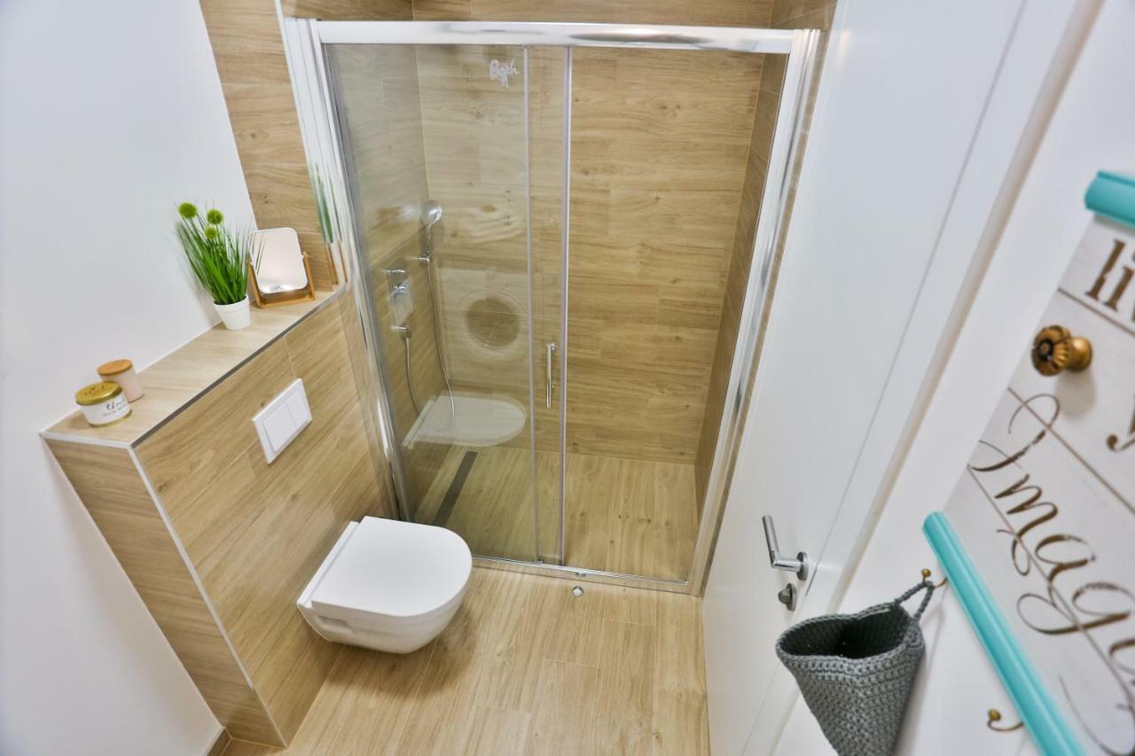 Luxury Urban Villa Apartments With Jacuzzi สปลิท ภายนอก รูปภาพ