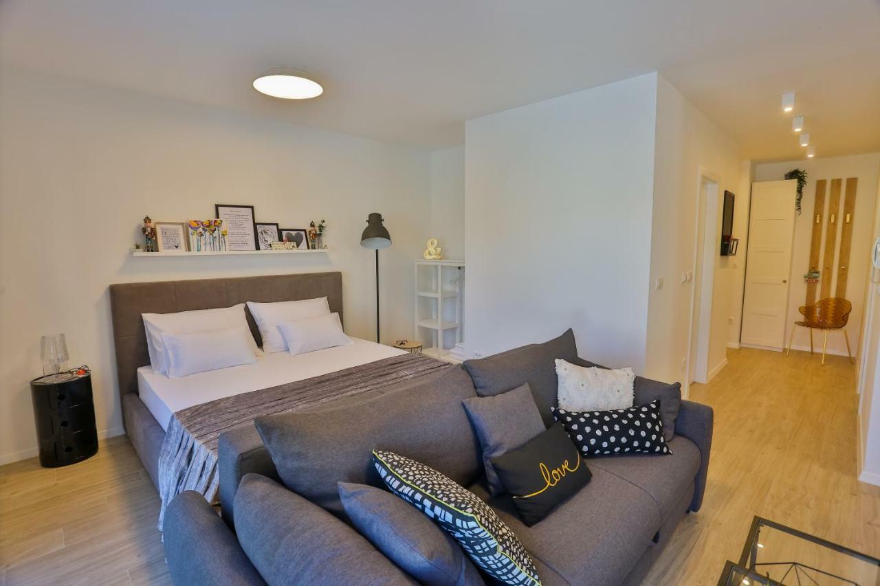 Luxury Urban Villa Apartments With Jacuzzi สปลิท ภายนอก รูปภาพ