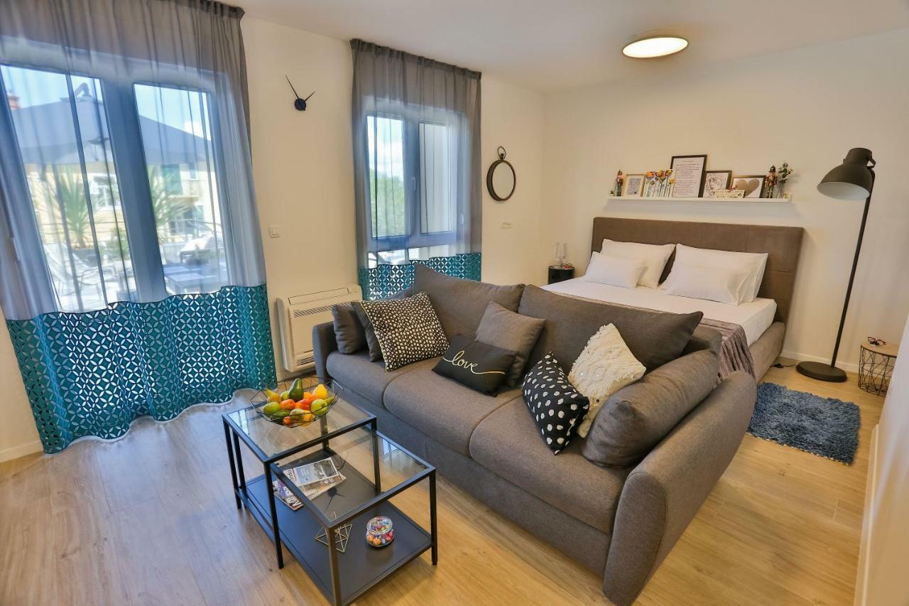 Luxury Urban Villa Apartments With Jacuzzi สปลิท ภายนอก รูปภาพ