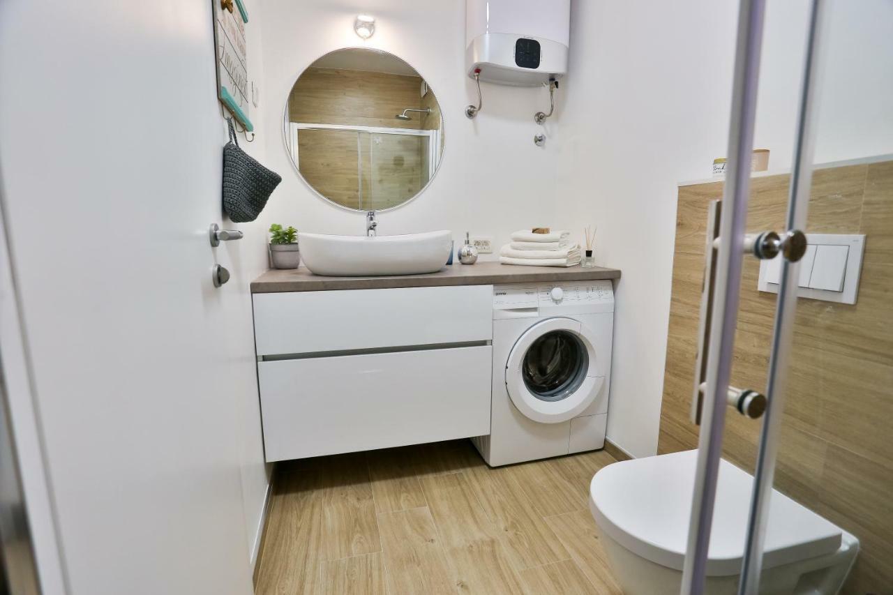 Luxury Urban Villa Apartments With Jacuzzi สปลิท ภายนอก รูปภาพ