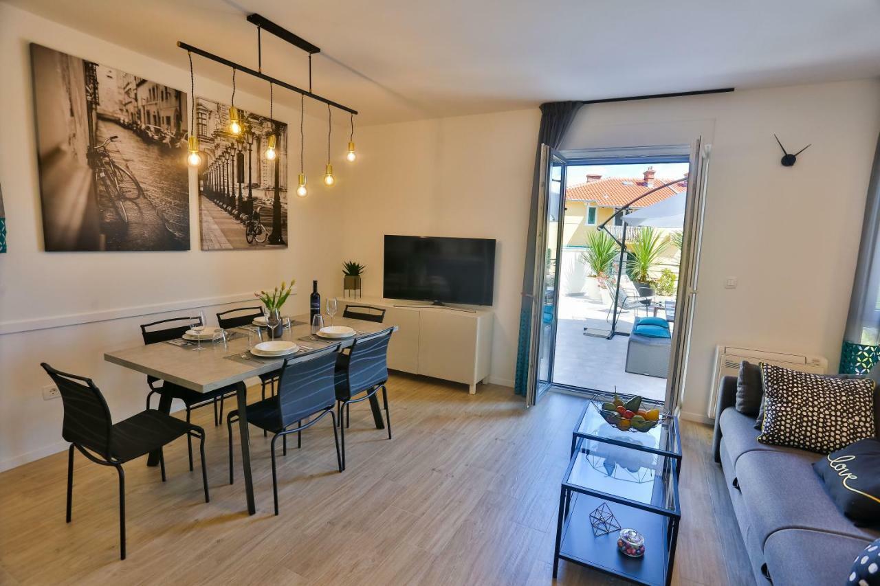 Luxury Urban Villa Apartments With Jacuzzi สปลิท ภายนอก รูปภาพ