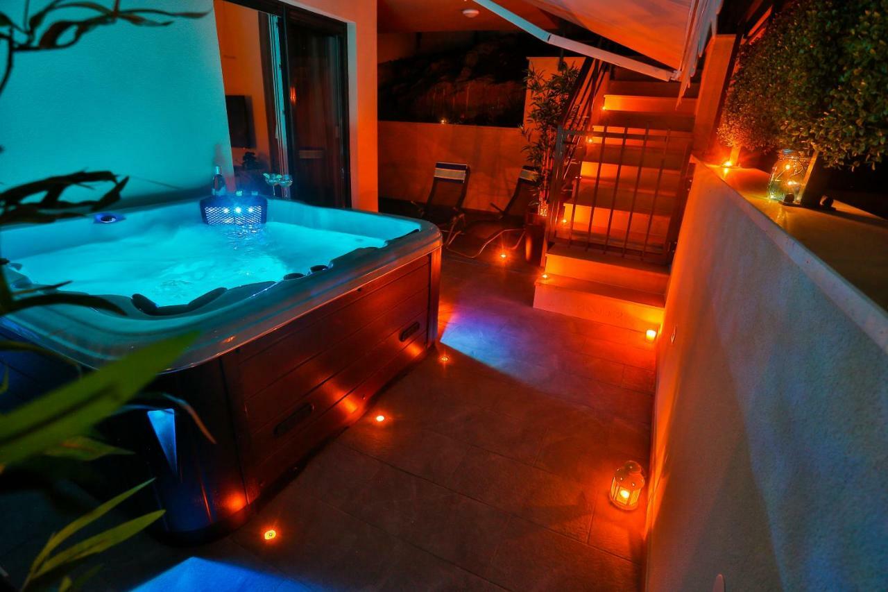 Luxury Urban Villa Apartments With Jacuzzi สปลิท ภายนอก รูปภาพ