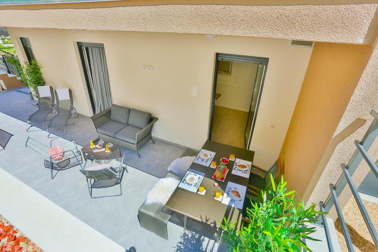 Luxury Urban Villa Apartments With Jacuzzi สปลิท ภายนอก รูปภาพ