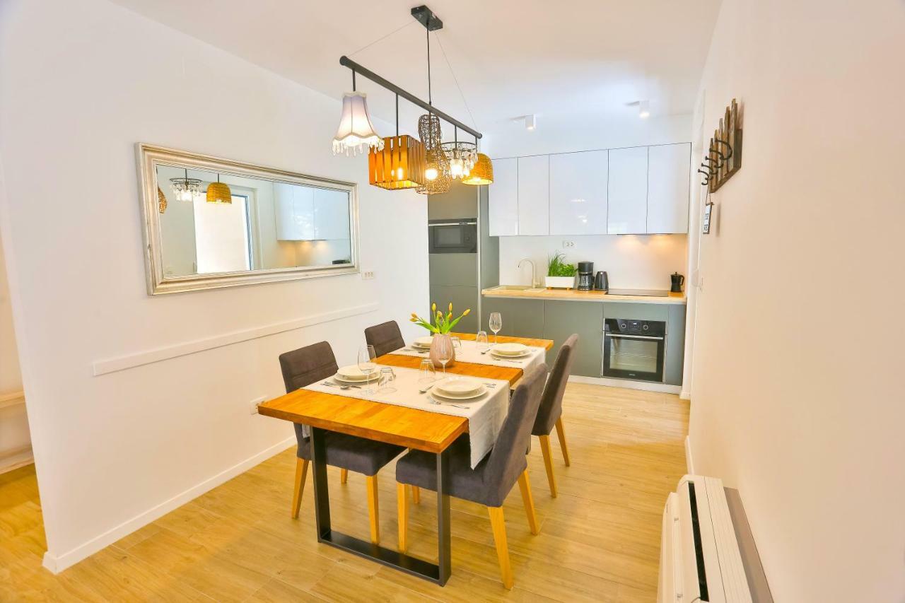 Luxury Urban Villa Apartments With Jacuzzi สปลิท ภายนอก รูปภาพ