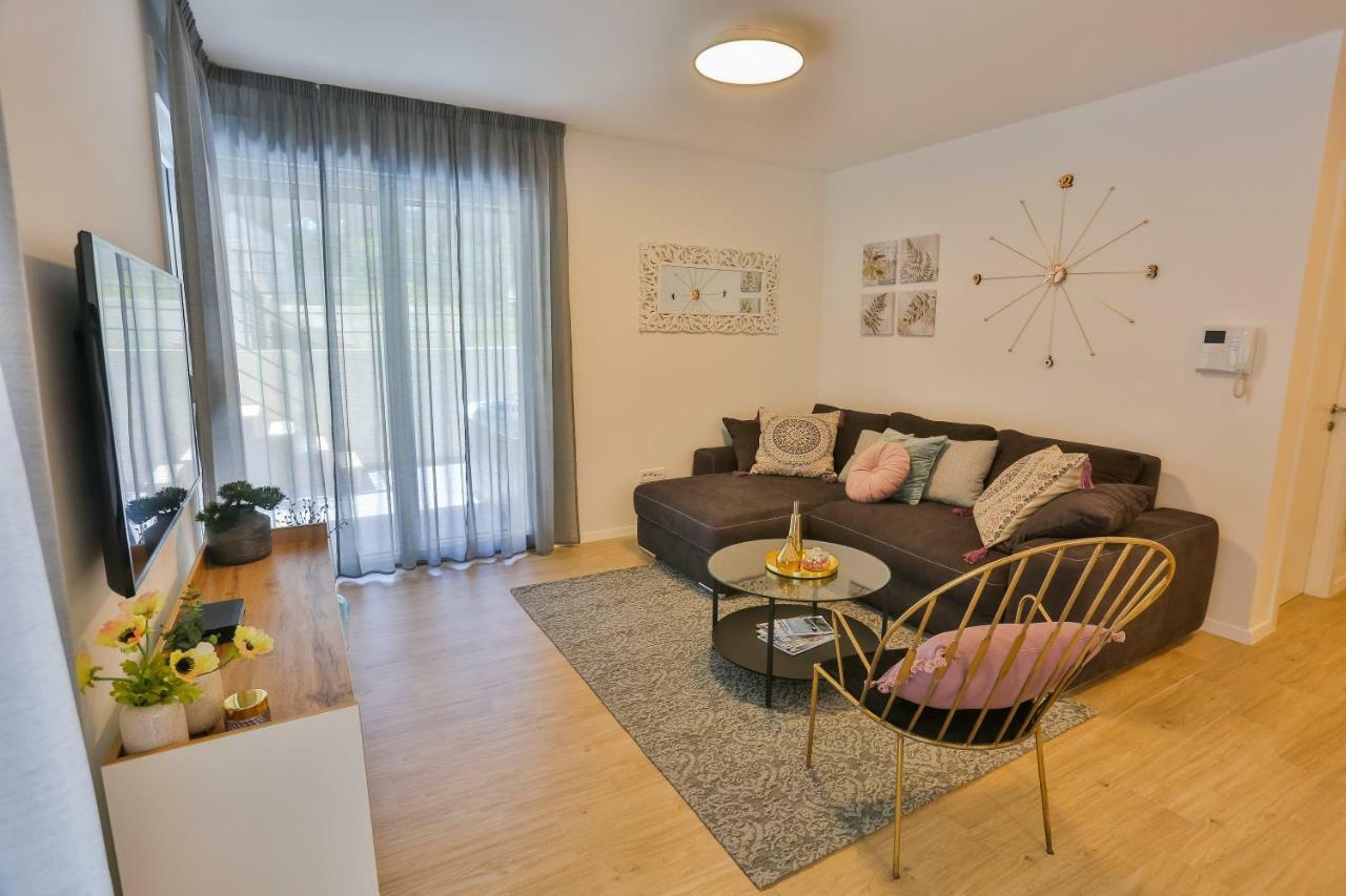 Luxury Urban Villa Apartments With Jacuzzi สปลิท ภายนอก รูปภาพ