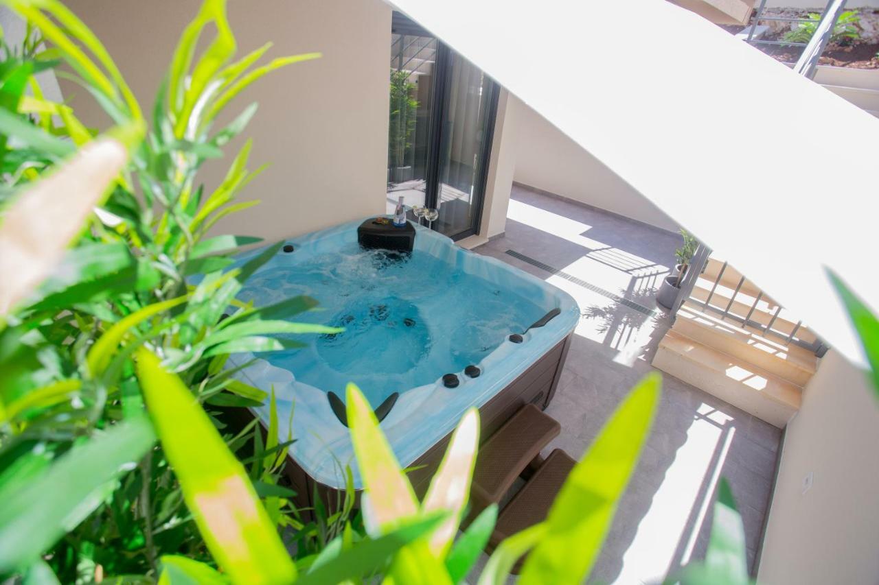 Luxury Urban Villa Apartments With Jacuzzi สปลิท ภายนอก รูปภาพ